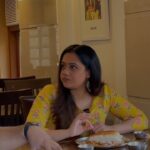 Spruha Joshi Instagram - Do watch the entire episode on YouTube, link is in the bio. Shot & Edited by @avaliya_avadhut #spruhajoshi #spruhavarad #actor #performer #food #foodie #seafood