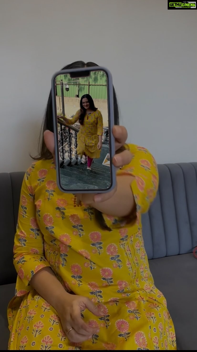 Spruha Joshi Instagram - My cravings for seafood are never-ending, and I’ve evidently been to this amazing restaurant called Fish Curry Rice, which serves delicious regional sea food. Do watch the entire episode on YouTube, link is in the bio. Shot & Edited by @avaliya_avadhut #spruhajoshi #spruhavarad #actor #performer #food #foodie #seafood