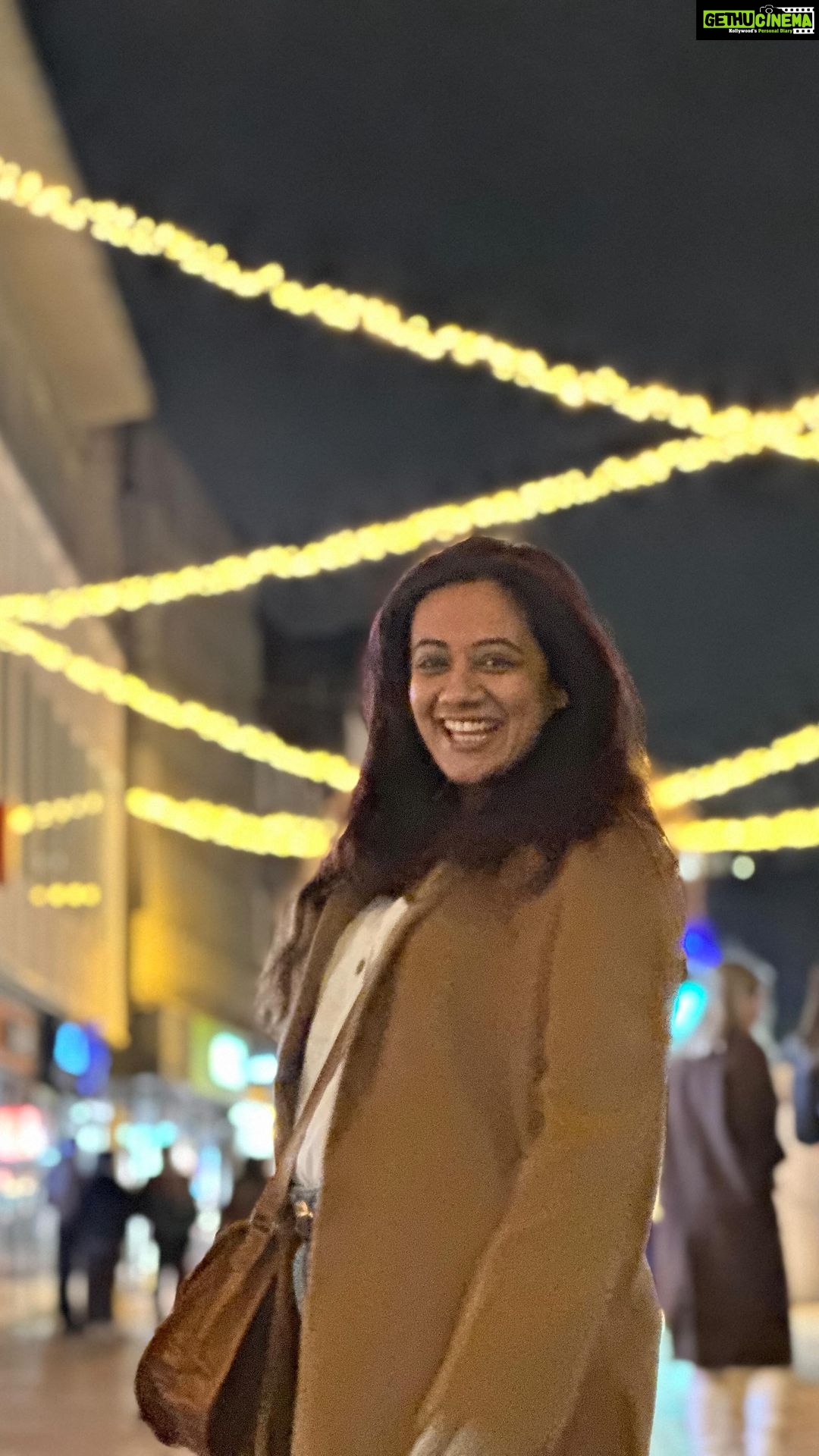 Spruha Joshi Instagram - A night well spent in Eindhoven 🇳🇱 #spruhajoshi #marathiactors #movies #theatre #actorslife #marathitelevision #traveldiaries #travel #netherlands