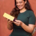 Spruha Joshi Instagram - All women worldwide have different personalities, styles, qualities, and power. Only a piece of jewellery that defines them perfectly can be the best to wear. Magina’s every jewellery design carries a definitive significance for the wearer to express their thoughts about themselves to the world. And we definitely have something for every mood and occasion to commend your elegance. #magina #maharashtrachadagina #brandlaunch #maharashtrianjewelle ry #diamondjewelry #kokancollection #warlicollection
