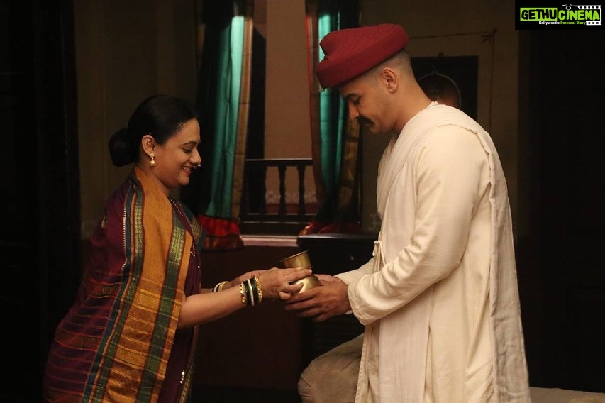 Spruha Joshi Instagram - Today Lokmanya completed 75 episodes and It’s been an amazing journey with everyone. @zeemarathiofficial @dashami_official @malegaonkasuperman @kalyanipathare @adwaitdadarkarofficial @ashutoshparandkar @niranjanparandkar @fidato_83 @kshitish.date__making.believe @aparna.padgaonkar @ninadvaidya #spruhajoshi #marathiactors #movies #theatre #actorslife #zee #zeemarathi #marathitelevision #lokmanya #lokmanyatilak