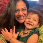 Spruha Joshi Instagram - One with this cute lil munchkin ❤️ #spruhajoshi #actingcareer #marathiactors #movies #theatre #actorslife #marathitelevision Mumbai, Maharashtra