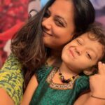 Spruha Joshi Instagram - One with this cute lil munchkin ❤️ #spruhajoshi #actingcareer #marathiactors #movies #theatre #actorslife #marathitelevision Mumbai, Maharashtra