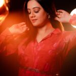 Spruha Joshi Instagram - You were not given this life to be Average Shot by - @ganesh_theshutterkey Styled by - @shalmalee_t MUA - @rathod_pournima #spruhajoshi #actingcareer #marathiactors #movies #theatre #actorslife #marathitelevision