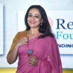 Spruha Joshi Instagram - Anchoring the joyous celebration of the ‘Farmer Cup 2023’ by Paani Foundation with the amazing Neeraj Narkar. Thank you Satyajit Bhatkal, Amir khan, Kiran Rao for including me in this team of superlatively talented people and giving me an opportunity to experience the joy, tears, love and the humongous strength of our own people. Anchoring this event has become an yearly ritual for me and I’m blessed to be a part of the team. Styled by : @tanmay_jangam Saree by - @suta_bombay 📸 @sagardaniphotos #spruhajoshi #actingcareer #marathiactors #movies #theatre #actorslife #marathitelevision