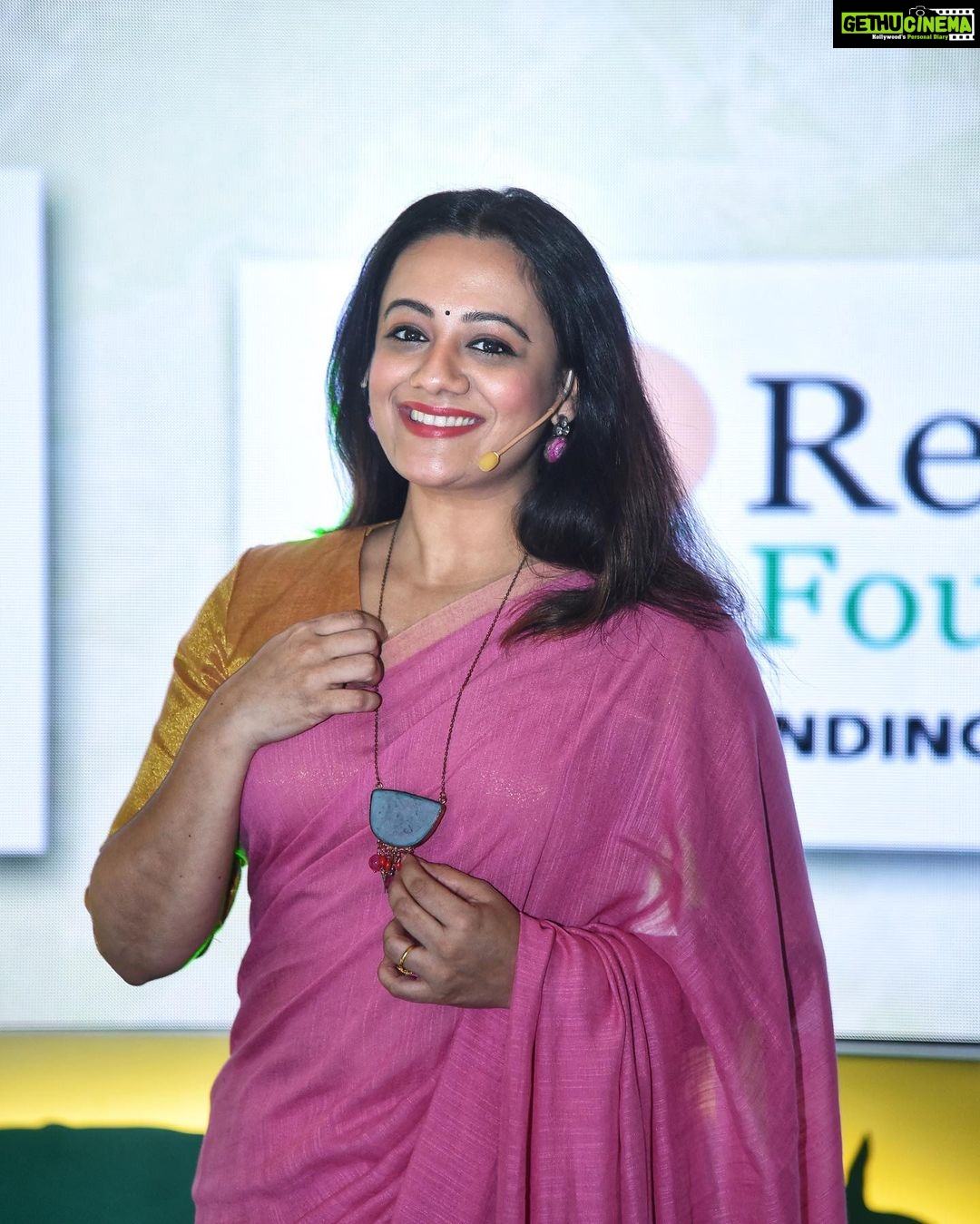 Spruha Joshi - 21.5K Likes - Anchoring the joyous celebration of the ‘Farmer Cup 2023’ by Paani Foundation with the amazing Neeraj Narkar. Thank you Satyajit Bhatkal, Amir khan, Kiran Rao for including me in this team of superlatively talented people and giving me an opportunity to experience the joy, tears, love and the humongous strength of our own people. Anchoring this event has become an yearly ritual for me and I’m blessed to be a part of the team.
Styled by : @tanmay_jangam
Saree by - @suta_bombay
📸 @sagardaniphotos
#spruhajoshi #actingcareer #marathiactors #movies #theatre #actorslife #marathitelevision