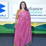 Spruha Joshi Instagram - Anchoring the joyous celebration of the ‘Farmer Cup 2023’ by Paani Foundation with the amazing Neeraj Narkar. Thank you Satyajit Bhatkal, Amir khan, Kiran Rao for including me in this team of superlatively talented people and giving me an opportunity to experience the joy, tears, love and the humongous strength of our own people. Anchoring this event has become an yearly ritual for me and I’m blessed to be a part of the team. Styled by : @tanmay_jangam Saree by - @suta_bombay 📸 @sagardaniphotos #spruhajoshi #actingcareer #marathiactors #movies #theatre #actorslife #marathitelevision
