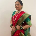 Spruha Joshi Instagram - मराठवाडा मुक्तिसंग्रामाला या १७ सप्टेंबर रोजी ७५ वर्ष पूर्ण झाली. या निमित्ताने छत्रपती संभाजी नगर इथे मा. मुख्यमंत्री एकनाथ शिंदे , मा. सांस्कृतिक मंत्री सुधीर मुनगंटीवार आदी मान्यवरांच्या उपस्थितीत पार पडलेल्या एका भव्य कार्यक्रमाचं सूत्रसंचालन करण्याची मला संधी मिळाली. या संधीसाठी अनेक आभार! @mieknathshinde , @sudhir.mungantiwar, @mangeshdesaiofficial, @avadhoot_gupte , @mangeshsawant1009 @harshada_sanjay_shirsat