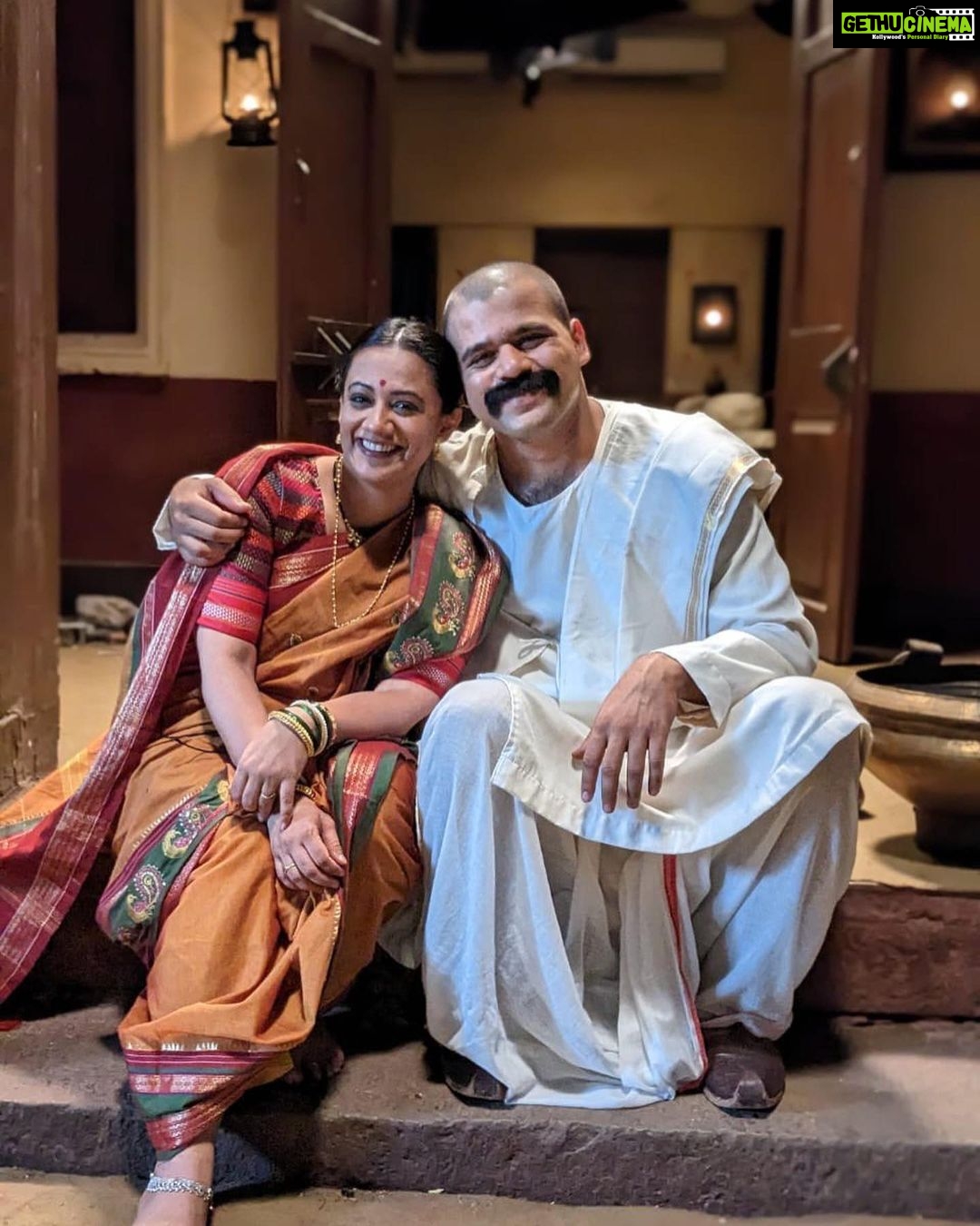 Spruha Joshi Instagram - Congratulations to the entire team on completing 50 episodes of Lokmanya💯 @zeemarathiofficial @dashami_official @malegaonkasuperman @kalyanipathare @adwaitdadarkarofficial @ashutoshparandkar @arti.more18 @niranjanparandkar @fidato_83 @kshitish.date__making.believe @aparna.padgaonkar @ninadvaidya #spruhajoshi #marathiactors #movies #theatre #actorslife #zee #zeemarathi #marathitelevision #lokmanya #lokmanyatilak Mumbai, Maharashtra