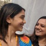 Spruha Joshi Instagram - A day out! 🌻🤍 👚 : @chamak_daar #mumbai #sobo #reelit