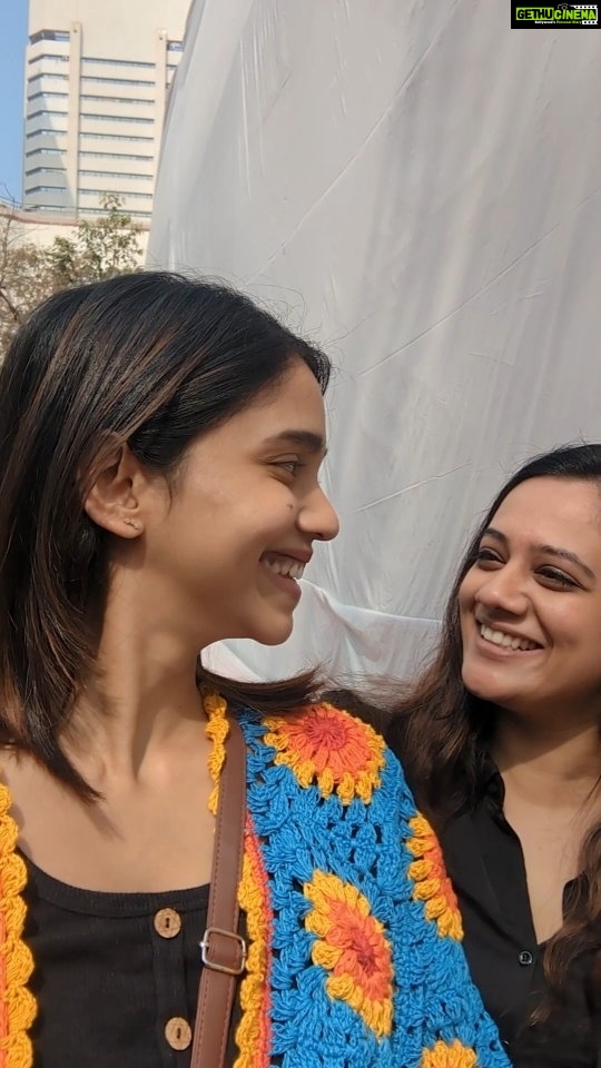 Spruha Joshi - 29.7K Likes - A day out! 🌻🤍
👚 : @chamak_daar
#mumbai #sobo #reelit