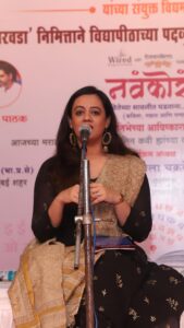 Spruha Joshi Instagram - A performance is not only about the performer but also the audience.

@shabd_savali 
@kaviprathamesh 
@alokwired 
@aadityadavane 
@writeright.sanket 

#spruhajoshi #poem #poetry #poetrycommunity #marathi #marathipoems #kavita #marathikavita #actor #actorslife #marathiactors