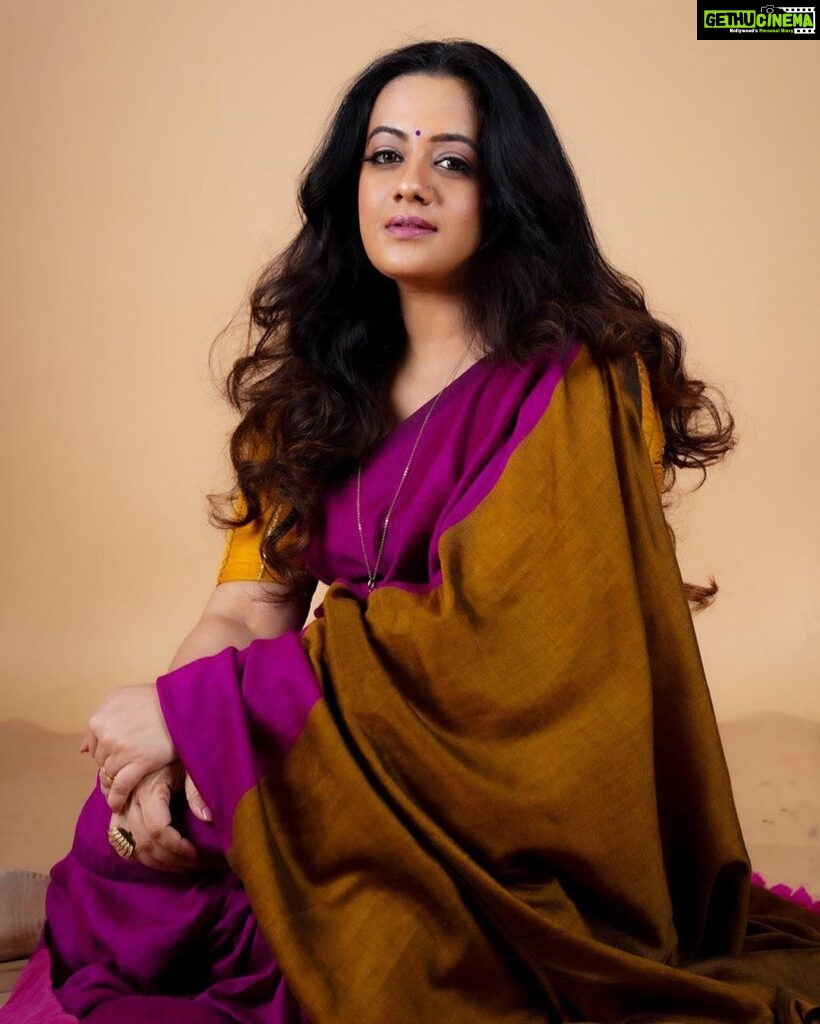 Spruha Joshi Instagram - Wishing everyone a very happy Ganesh Chaturthi✨ Photos by @smilepm19 Makeup and hair by @thearchanamakeovers Edit by @siddhi_chikhalkar Styled by @tanmay_jangam #spruhajoshi #marathiactors #movies #theatre #actorslife #festival #festivewear #festivevibes