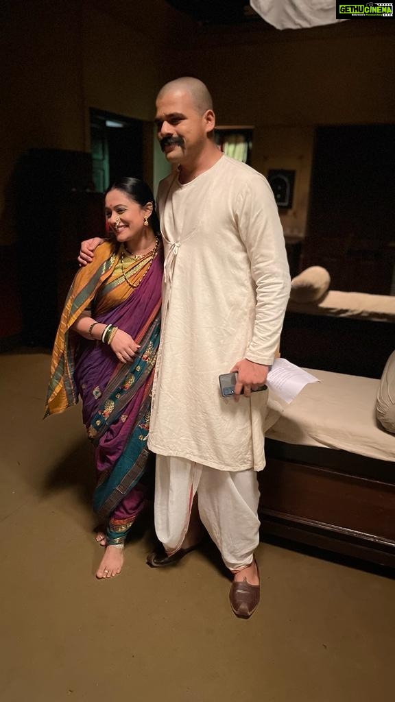 Spruha Joshi Instagram - 1st day of shoot for Lokmanya!! Video shot and edited by @anirudha_joshi97 @zeemarathiofficial @dashami_official @malegaonkasuperman @kalyanipathare @adwaitdadarkarofficial @ashutoshparandkar @niranjanparandkar @fidato_83 @kshitish.date__making.believe @aparna.padgaonkar @ninadvaidya #spruhajoshi #marathiactors #movies #theatre #actorslife #zee #zeemarathi #marathitelevision #lokmanya #lokmanyatilak
