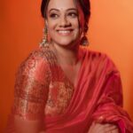 Spruha Joshi Instagram - The little things in life matter! 📸- @ganesh_theshutterkey Saree - @kalamandir_thane Styled by - @shalmalee_t MUA - @rathod_pournima #spruhajoshi #actingcareer #marathiactors #movies #theatre #actorslife #marathitelevision #sareelove #explorepage #sareefashion