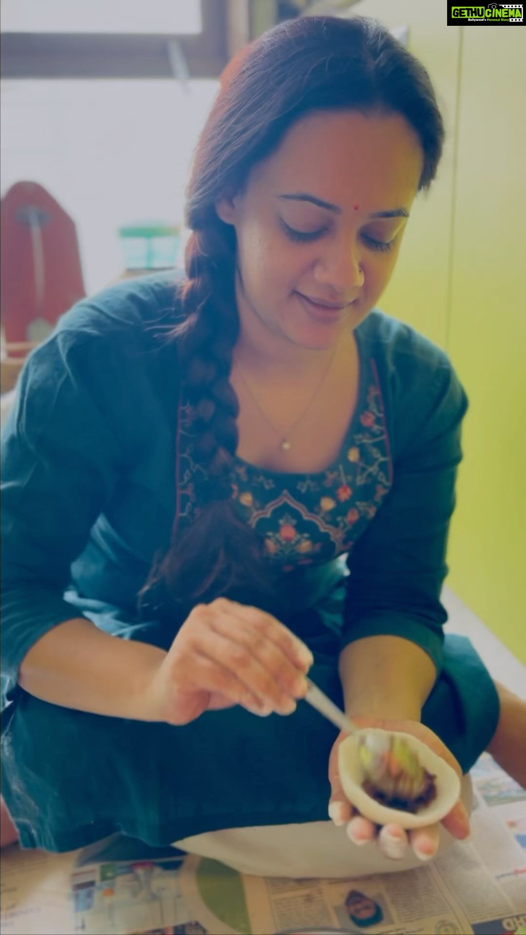 Spruha Joshi - 23.5K Likes - गणेशचतुर्थीच्या शुभेच्छा!! 🙏🏼🌸 Happy Modak Day!!🥰