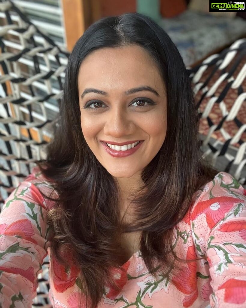 Spruha Joshi Instagram - Looking forward to 2023! As the new year begins, it's always so nice to see cheer and happiness all around. I am super excited to share my upcoming work this year. Be it an ambitious television show on Zee Marathi - Lokmanya, An untitled Hindi web series, And 2 movies : "Shaktiman" & "Sab Moh Maya Hai" in the pipeline for release. Also, I will try to be more active on LinkedIn with all the updates and learnings. 😊 And of course there is some more content coming on the YouTube channel. I am all geared up for the exciting year that 2023 promises to be! 😇 Wishing you all a fabulous start to this new year. 🤩 #spruhajoshi #actingcareer #marathiactors #movies #theatre #actorslife #marathitelevision #lokmanya #newreleases #explorepage