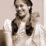 Spruha Joshi Instagram - Experiences can change your choices! Acting was never my first option, as I was accustomed to looking at it only as a hobby and not a career! I was in fact preparing for UPSC for more than 2 years, while shooting for 'Agnihotra' back then📚 I always had this fear that maybe I'm not a conventional actress material which made me shaky about choosing this as a career option! But then I had a chance to do theatre & work with Sunil Dada’s (Sunil Barve) production under the direction of Mangesh Kadam in the play ‘Lahanpan Dega Deva’ alongside Sharad Ponkshe and so many veteran actors. That was my first ever professional play and that's when I realised nothing gives me as much happiness as this & that's when I decided on pursuing this career😇 Destiny really takes you places & gives you the best answers! #spruhajoshi #actingcareer #marathiactors #movies #theatre #actorslife #zee #zeemarathi #marathitelevision #lokmanya #lokmanyatilak
