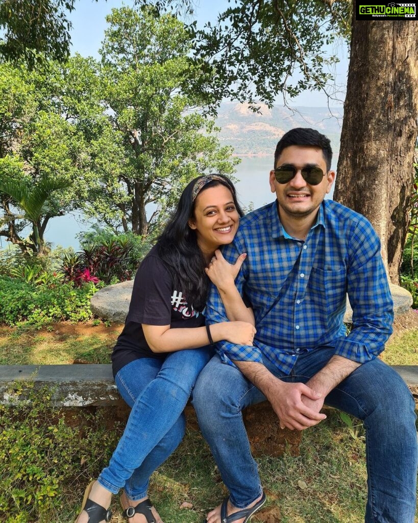 Spruha Joshi Instagram - First Impression Matters? I met my husband when I was in college running a student-driven section of the Marathi newspaper- Loksatta. He was initially a senior in that team & later the intern with Indian Express who lead our team. As it happened, we judged each other on the usage of language & many other aspects.😂 In one of the campaigns that I anchored for the same newspaper, we realised that our judgements were wrong and that we both were not as bad as we thought we were. 😃 And then, as they say, things were happily ever after! Happy B'day Varad, from the first impression to now having ever lasting impression for a lifetime. 😇 #spruhajoshi #writer #poet #art #artist #indianartist #marathimovie #marathiindustry #anniversary #birthday #birthdaywishes #birthdaypost