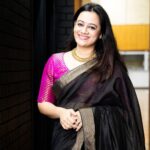 Spruha Joshi Instagram - #festivevibes हरतालिकेच्या शुभेच्छा ❤️ Pic courtesy: @rahulchaddhaphotography #spruhajoshi #marathiactors #movies #theatre #actorslife #festival #festivewear #festivevibes