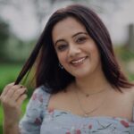 Spruha Joshi Instagram - ✨ Makeup and Hair: @makeupby_kajalmhaske Photographer: @kyameraofficial Location: @sajbythelake Brew Backers Media Costume : @nehachaudhary_ #spruhajoshi #marathiactors #movies #theatre #actorslife #zee #zeemarathi #marathitelevision