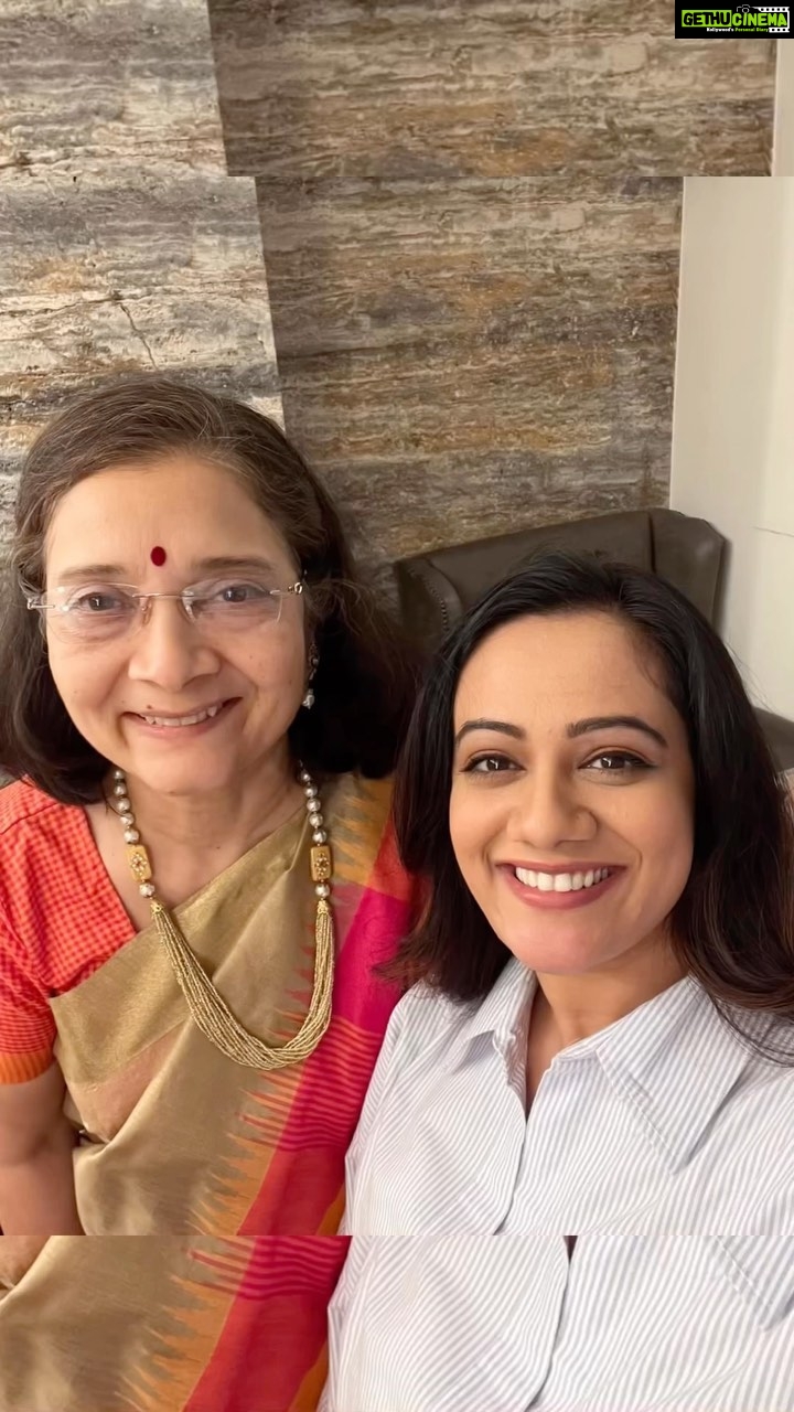 Spruha Joshi Instagram - A trip down memory lane. मी शब्दात सांगू शकत नाही की ‘अग्निहोत्र’ ही मालिका माझ्यासाठी किती विशेष होती.. या मालिकेमुळे माझा अभिनय क्षेत्रातला सुंदर प्रवास सुरू झाला. I am thankful for the opportunity to have worked with so many wonderful artists and we missed all of you.. very much! #spruhajoshi #writer #poet #art #artist #indianartist #marathipoem #marathipoetry #appreciationpost #marathimovie #marathiindustry