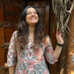 Spruha Joshi Instagram - ‘Travel opens your heart, broadens your mind, and fills your life with stories to tell’ Stay tuned to watch the complete video on YouTube Video Credits : @avaliya_avadhut #spruhajoshi #travelfoodie #foodgram #travelgram #foodtraveler #travelphotography #foodtravelstories #indianfood #foodstreet #foodoftheday #foodlove #foodbeast #instagood #dinner #cooking #healthyfood #chef #photography #foodblogging #foodtrucks #eat #foodculture #pontianak #breakfast #foodtography #travelling
