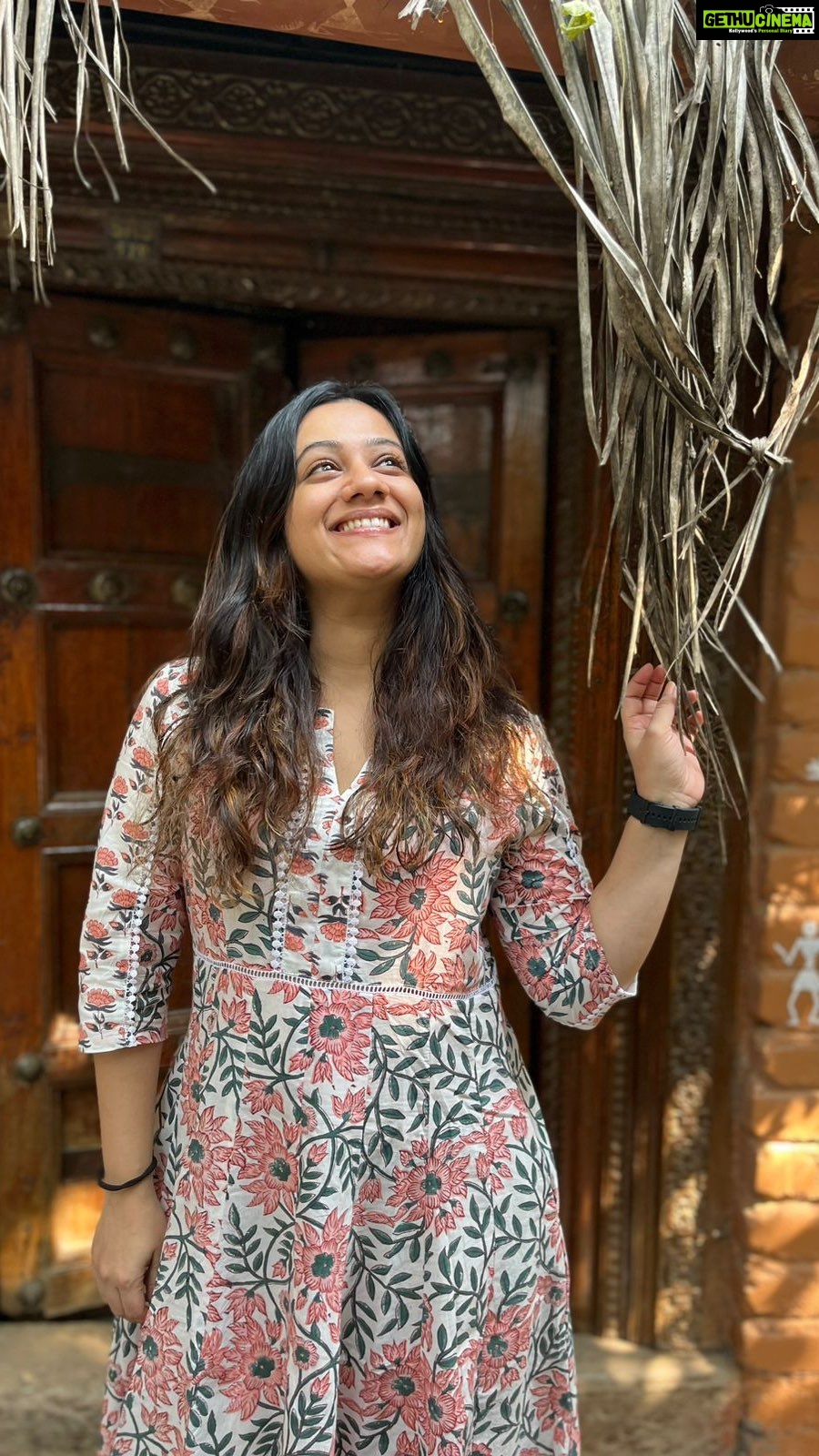 Spruha Joshi Instagram - ‘Travel opens your heart, broadens your mind, and fills your life with stories to tell’ Stay tuned to watch the complete video on YouTube Video Credits : @avaliya_avadhut #spruhajoshi #travelfoodie #foodgram #travelgram #foodtraveler #travelphotography #foodtravelstories #indianfood #foodstreet #foodoftheday #foodlove #foodbeast #instagood #dinner #cooking #healthyfood #chef #photography #foodblogging #foodtrucks #eat #foodculture #pontianak #breakfast #foodtography #travelling