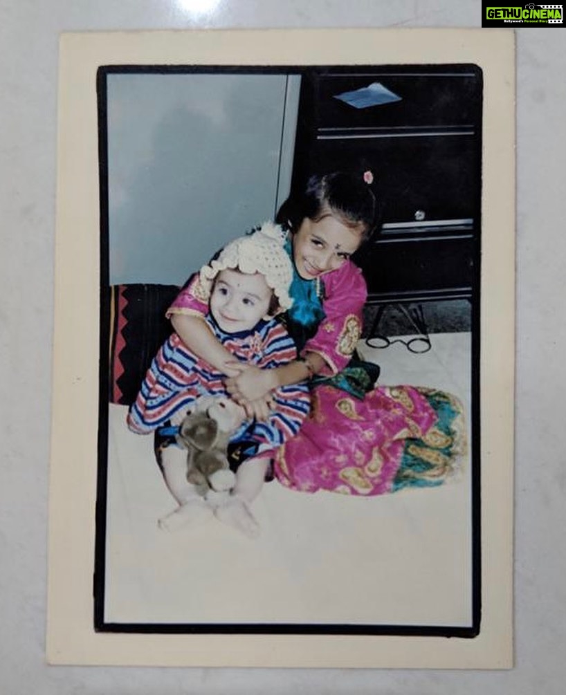 Spruha Joshi Instagram - Happy Children’s Day to the kid within us✨ #happychildrensday #spruhajoshi #spruhavarad #happyfaces #siblingsgoals #childhoodmemory #chachanehru