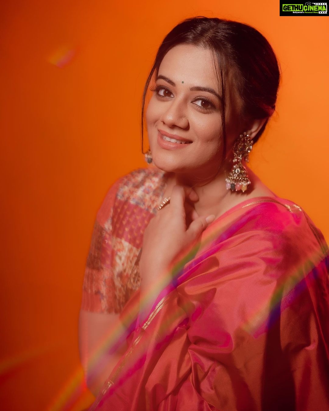Spruha Joshi - 38.3K Likes - The little things in life matter!
📸- @ganesh_theshutterkey
Saree - @kalamandir_thane
Styled by - @shalmalee_t
MUA - @rathod_pournima
#spruhajoshi #actingcareer #marathiactors #movies #theatre #actorslife #marathitelevision #sareelove #explorepage #sareefashion