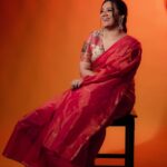 Spruha Joshi Instagram - The little things in life matter! 📸- @ganesh_theshutterkey Saree - @kalamandir_thane Styled by - @shalmalee_t MUA - @rathod_pournima #spruhajoshi #actingcareer #marathiactors #movies #theatre #actorslife #marathitelevision #sareelove #explorepage #sareefashion