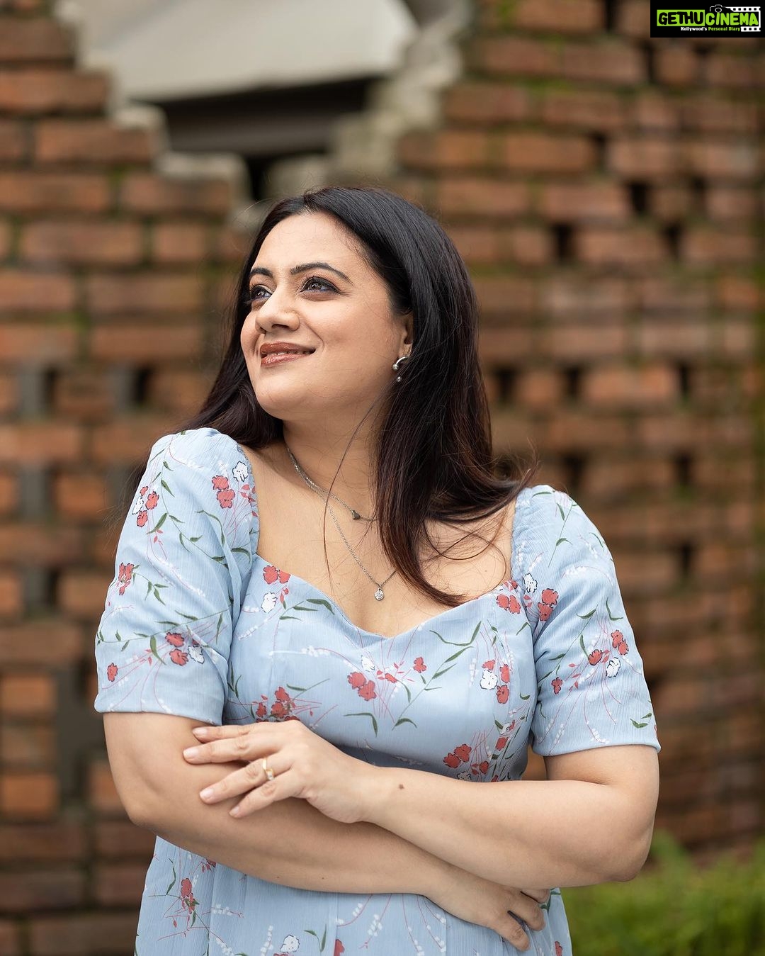 Spruha Joshi - 44.4K Likes - Makeup and Hair: @makeupby_kajalmhaske
Photographer: @kyameraofficial
Location: @sajbythelake
Brew Backers Media
Costume : @nehachaudhary_
#spruhajoshi #marathiactors #movies #theatre #actorslife #zee #zeemarathi #marathitelevision