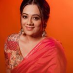 Spruha Joshi Instagram - The little things in life matter! 📸- @ganesh_theshutterkey Saree - @kalamandir_thane Styled by - @shalmalee_t MUA - @rathod_pournima #spruhajoshi #actingcareer #marathiactors #movies #theatre #actorslife #marathitelevision #sareelove #explorepage #sareefashion