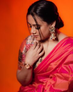 Spruha Joshi Instagram - The little things in life matter!

📸- @ganesh_theshutterkey
Saree - @kalamandir_thane 
Styled by - @shalmalee_t 
MUA - @rathod_pournima 

#spruhajoshi #actingcareer #marathiactors #movies #theatre #actorslife #marathitelevision #sareelove #explorepage #sareefashion