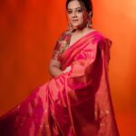 Spruha Joshi Instagram - The little things in life matter! 📸- @ganesh_theshutterkey Saree - @kalamandir_thane Styled by - @shalmalee_t MUA - @rathod_pournima #spruhajoshi #actingcareer #marathiactors #movies #theatre #actorslife #marathitelevision #sareelove #explorepage #sareefashion