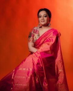 Spruha Joshi Instagram - The little things in life matter!

📸- @ganesh_theshutterkey
Saree - @kalamandir_thane 
Styled by - @shalmalee_t 
MUA - @rathod_pournima 

#spruhajoshi #actingcareer #marathiactors #movies #theatre #actorslife #marathitelevision #sareelove #explorepage #sareefashion