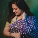 Spruha Joshi Instagram - Life is better when you’re smiling! 📸- @ganesh_theshutterkey Saree - @kalamandir_thane Styled by - @shalmalee_t MUA - @rathod_pournima #spruhajoshi #actingcareer #marathiactors #movies #theatre #actorslife #marathitelevision #lokmanya #newreleases #explorepage