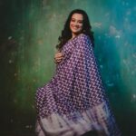Spruha Joshi Instagram - Life is better when you’re smiling! 📸- @ganesh_theshutterkey Saree - @kalamandir_thane Styled by - @shalmalee_t MUA - @rathod_pournima #spruhajoshi #actingcareer #marathiactors #movies #theatre #actorslife #marathitelevision #lokmanya #newreleases #explorepage
