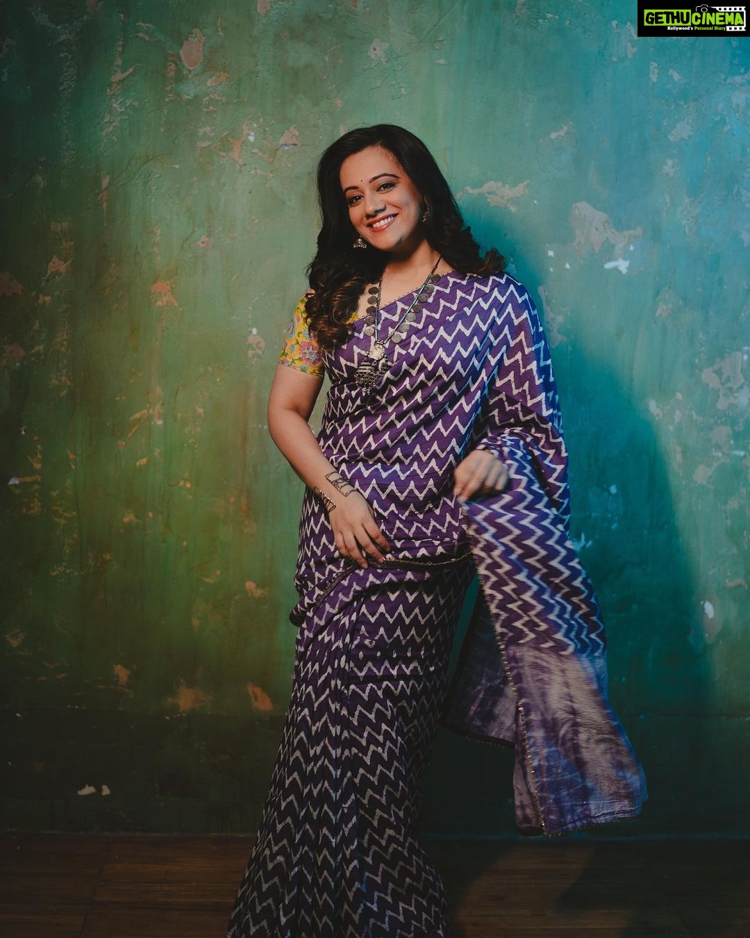 Spruha Joshi Instagram - Life is better when you’re smiling! 📸- @ganesh_theshutterkey Saree - @kalamandir_thane Styled by - @shalmalee_t MUA - @rathod_pournima #spruhajoshi #actingcareer #marathiactors #movies #theatre #actorslife #marathitelevision #lokmanya #newreleases #explorepage