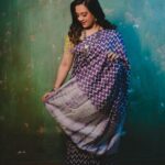 Spruha Joshi Instagram - Life is better when you’re smiling! 📸- @ganesh_theshutterkey Saree - @kalamandir_thane Styled by - @shalmalee_t MUA - @rathod_pournima #spruhajoshi #actingcareer #marathiactors #movies #theatre #actorslife #marathitelevision #lokmanya #newreleases #explorepage