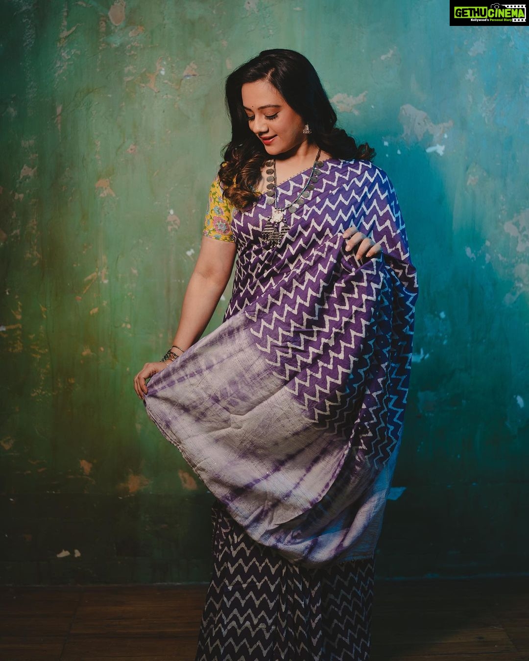 Spruha Joshi Instagram - Life is better when you’re smiling! 📸- @ganesh_theshutterkey Saree - @kalamandir_thane Styled by - @shalmalee_t MUA - @rathod_pournima #spruhajoshi #actingcareer #marathiactors #movies #theatre #actorslife #marathitelevision #lokmanya #newreleases #explorepage