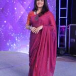 Spruha Joshi Instagram – Lokmanya promotions with my favourites ❤️

Guess the show 🙈

Styling by @shalmalee_t 

#spruhajoshi #marathiactors #movies #theatre #actorslife #zee #zeemarathi #marathitelevision #lokmanya #lokmanyatilak
