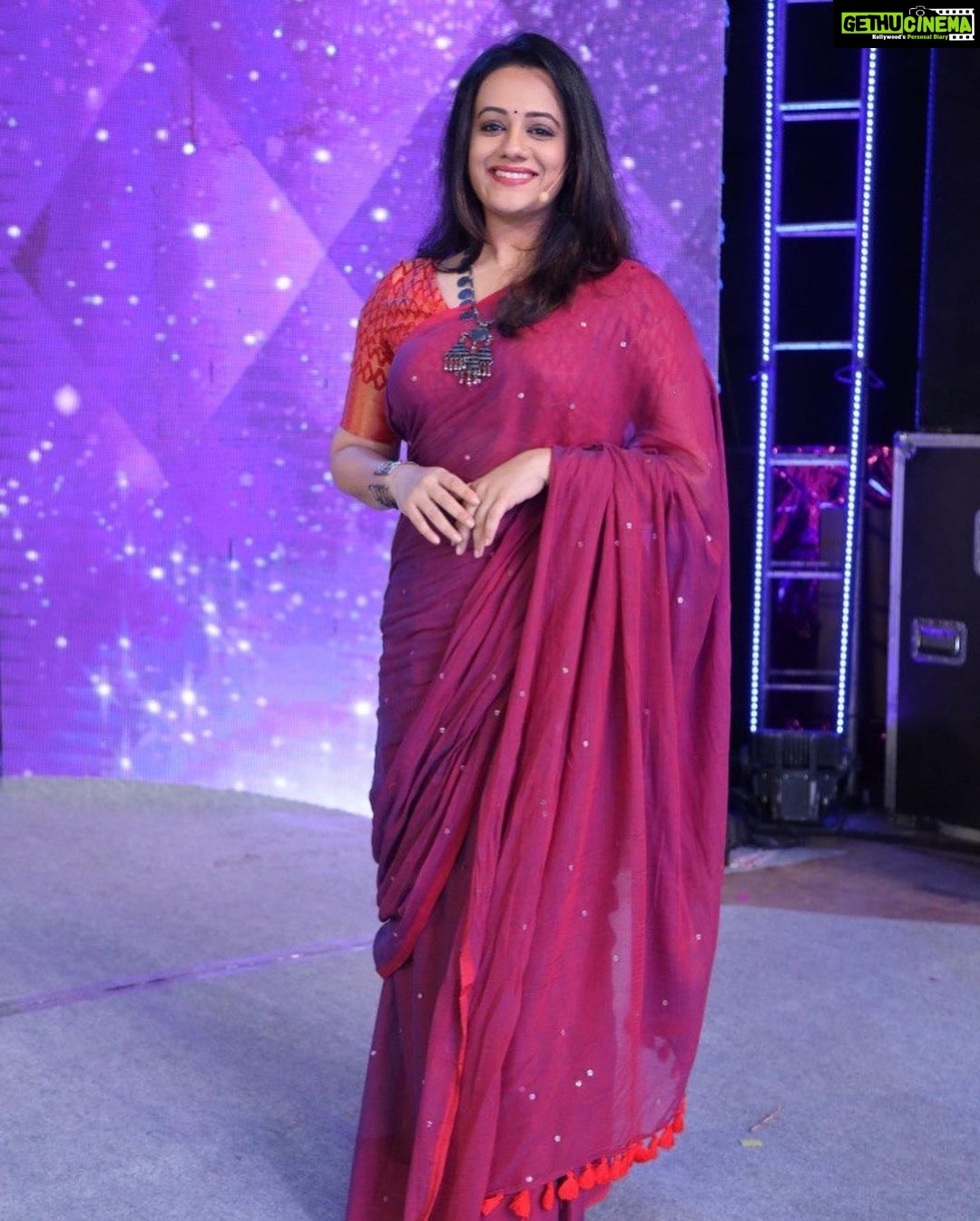 Spruha Joshi - 28.2K Likes - Lokmanya promotions with my favourites ❤️
Guess the show 🙈
Styling by @shalmalee_t
#spruhajoshi #marathiactors #movies #theatre #actorslife #zee #zeemarathi #marathitelevision #lokmanya #lokmanyatilak