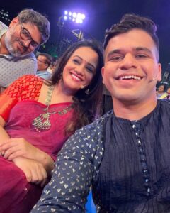 Spruha Joshi Instagram - Lokmanya promotions with my favourites ❤️

Guess the show 🙈

Styling by @shalmalee_t 

#spruhajoshi #marathiactors #movies #theatre #actorslife #zee #zeemarathi #marathitelevision #lokmanya #lokmanyatilak