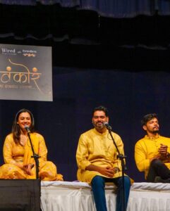 Spruha Joshi Instagram - Pune has always been such a great audience.
@shabd_savali 
@kaviprathamesh 
@alokwired 
@aadityadavane 
@writeright.sanket 

Outfit by - @kalanidhionline 
Styled by - @shalmalee_t 

Picture courtesy: @rushi_clicker 

#spruhajoshi #poem #poetry #poetrycommunity #marathi #marathipoems #kavita #marathikavita #actor #actorslife #marathiactors