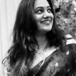Spruha Joshi Instagram - कैसे हम जाने हमें क्या पता ✨😀 . . . #SpruhaJoshi #mondaymood Mumbai, Maharashtra