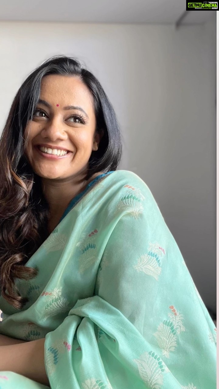Spruha Joshi Instagram - अभी ये फ़साना हमे ना सुनाना देखो राजा, कदम ना बढ़ाना.. नहीं छेडो ऐसी वैसी बात..!! 😌 - गोरख कानपुरी