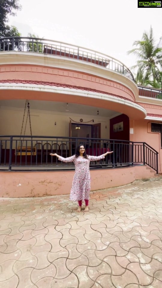 Spruha Joshi Instagram - नागाव(अलिबाग) इथल्या @casamarinanagaon मध्ये आम्ही सगळ्या टीम ने २ दिवस धम्माल workation enjoy केलं. त्याचा हा vlog तुम्हाला कसा वाटला आम्हाला नक्की कळवा. Bookmark this place for your next Alibaug Trip with friends and family. (Full Video Link In Bio) ________________________________ Filming & Production Stills: @timeframe.studios @avaliya_avadhut Hair & Make-Up: @makeup_artist_bhagyashri Sync & Sound: @ameya_ghatpande Editors: @soham.kurulkar @shaarv_17 Graphics: @yographix_10 Styling: @tanmay_jangam Costumes: @cottonvillage Special Thanks: Nachiket Khasnis Managed by: @aanurag3 #SpruhaJoshi #CasaMarina #Alibaug #YouTubeVideo #BestPlaceToStayInAlibaug #AlibaugStay #ReelsWithSpruha #trending #ReelItFeelIt #reelsinstagram #ReelsIndia #Reels #ReelKaroFeelKaro #reelsvideo #reelsinsta #poems #artist #art #youtube #youtubeindia #creator #contentcreators #alibag #nagaon #pune #vacation #weekendgetaway Alibaugh