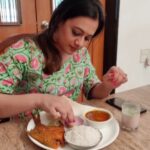 Spruha Joshi Instagram - This is what Happy Place Looks Like in Alibaug 😋 Totally drooling over this Authentic Fish Thali 🥺😍 (Full Video Link In Bio) ________________________________ Filming & Production Stills: @timeframe.studios @avaliya_avadhut Hair & Make-Up: @makeup_artist_bhagyashri Sync & Sound: @ameya_ghatpande Editors: @soham.kurulkar @shaarv_17 Graphics: @yographix_10 Styling: @tanmay_jangam Costumes: @cottonvillage Special Thanks: Nachiket Khasnis Managed by: @aanurag3 #SpruhaJoshi #CasaMarina #Alibaug #YouTubeVideo #BestPlaceToStayInAlibaug #AlibaugStay #ReelsWithSpruha #trending #ReelItFeelIt #reelsinstagram #ReelsIndia #Reels #food #nonveg #fishthali #ReelKaroFeelKaro #reelsvideo #reelsinsta #poems #artist #art #youtube #youtubeindia #creator #contentcreators #alibag #nagaon #pune #vacation #weekendgetaway Alibágh, Maharashtra, India