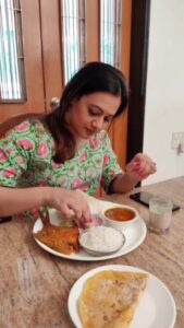 Spruha Joshi Instagram - This is what Happy Place Looks Like in Alibaug 😋 
Totally drooling over this Authentic Fish Thali 🥺😍 

(Full Video Link In Bio) 
________________________________

Filming & Production Stills:
@timeframe.studios
@avaliya_avadhut 

Hair & Make-Up:
@makeup_artist_bhagyashri

Sync & Sound:
@ameya_ghatpande

Editors:
@soham.kurulkar
@shaarv_17

Graphics:
@yographix_10

Styling: @tanmay_jangam

Costumes: @cottonvillage

Special Thanks: Nachiket Khasnis

Managed by: @aanurag3

#SpruhaJoshi #CasaMarina #Alibaug  #YouTubeVideo #BestPlaceToStayInAlibaug #AlibaugStay #ReelsWithSpruha #trending #ReelItFeelIt #reelsinstagram #ReelsIndia #Reels #food #nonveg #fishthali #ReelKaroFeelKaro #reelsvideo #reelsinsta  #poems #artist #art #youtube #youtubeindia #creator #contentcreators #alibag #nagaon #pune #vacation #weekendgetaway